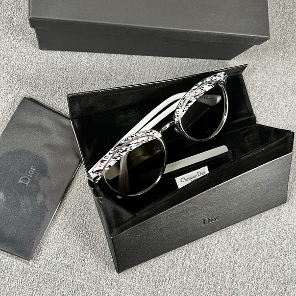 🎬CHRISTIAN DIOR OFFSET SHADES🎬 - Picture 2 of 11